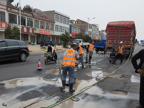 浅析水泥砼路面板底压浆技术要点